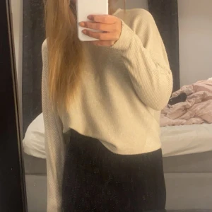 Beige tröja - Superfin beige tröja från Ginatricot i Xs💕Använd väldigt fåtal gånger så i bra skick!