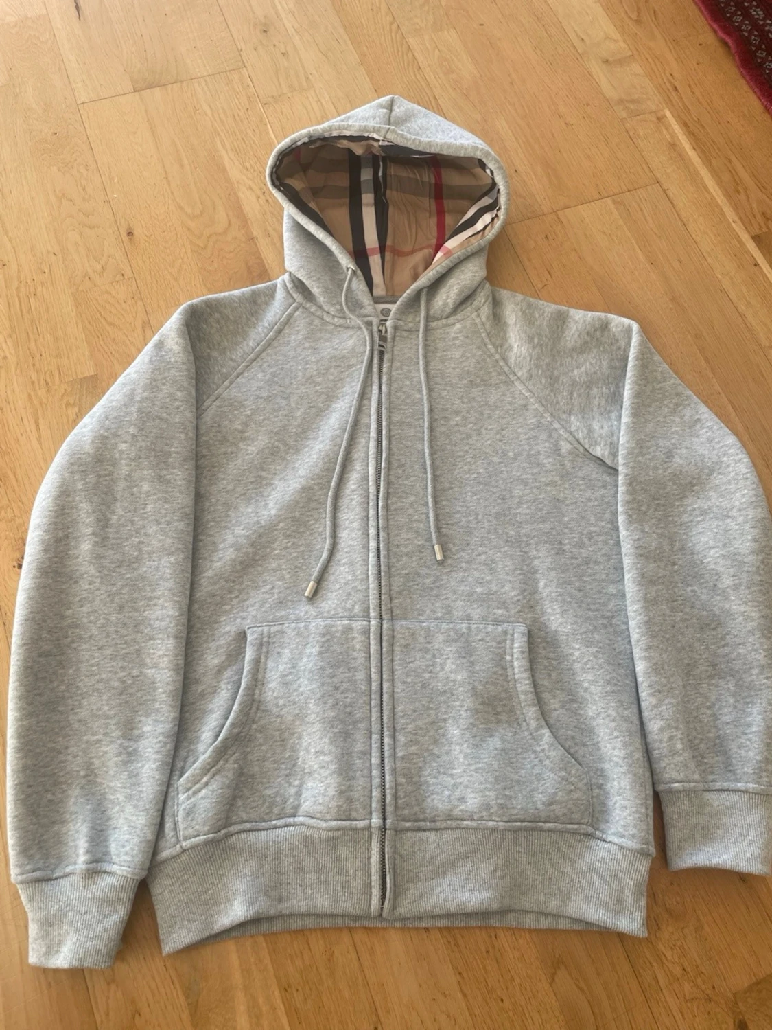 Grå hoodie  - 2