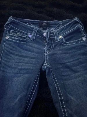 True religion jeans - Superfina true religion jeans i modellen joey. Nypris: 1799kr  Super bra skick.  Har haft på mig dem en gång. Skriv för fler bilder Pris går att diskuteras