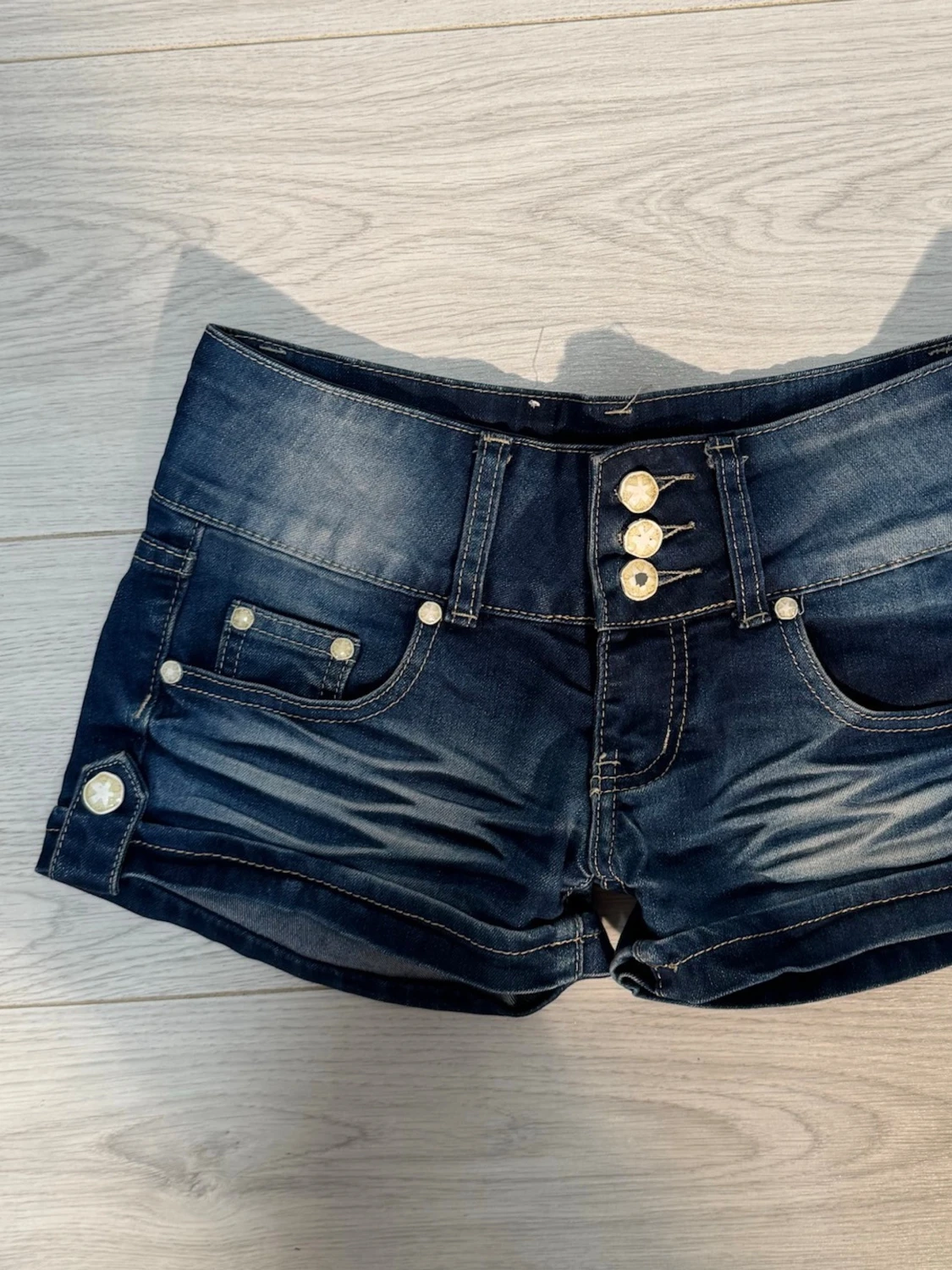 Lågmidjade jeansshorts  - 3