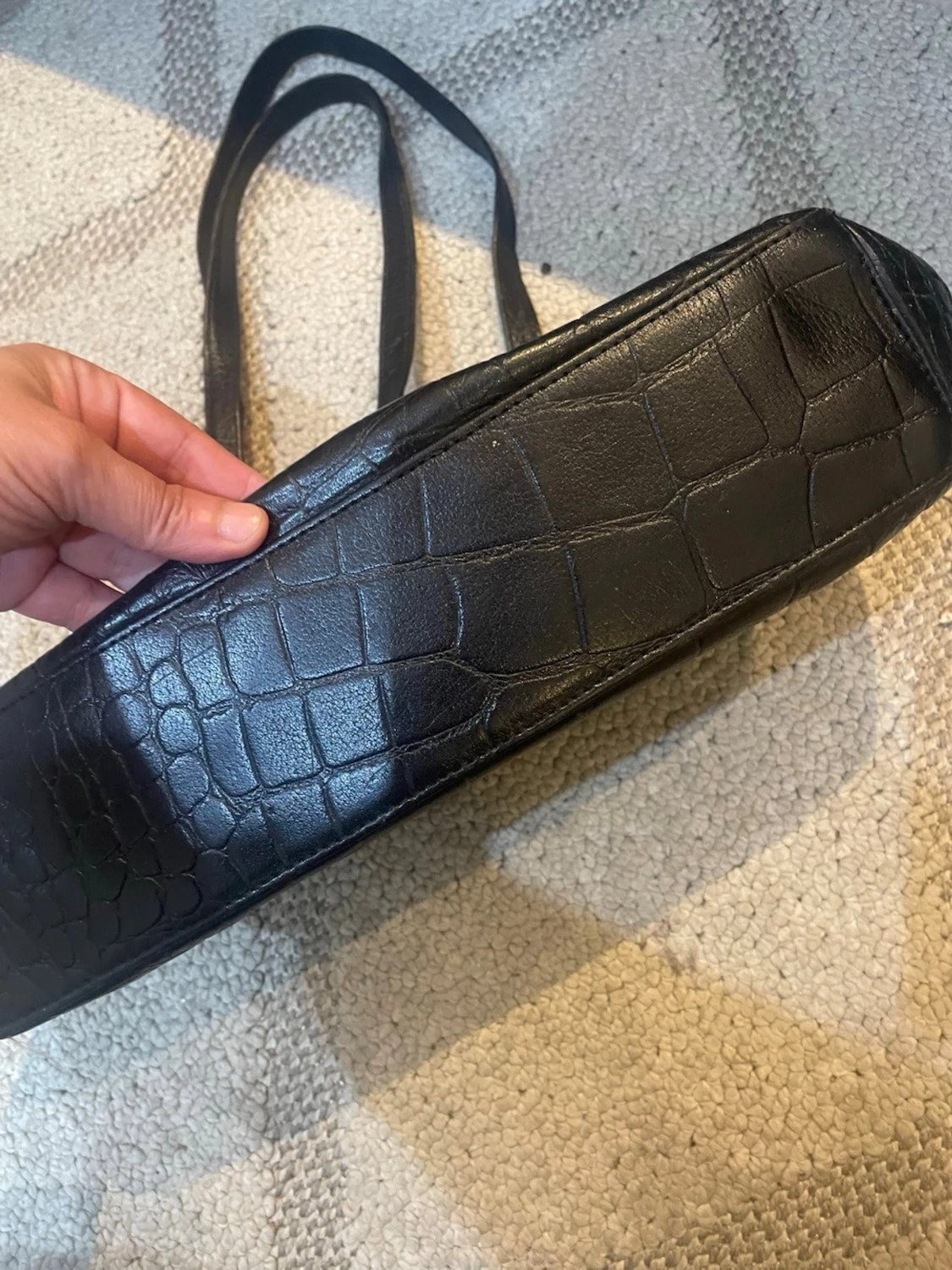 Svart handväska i krokopräglat skinn - 1