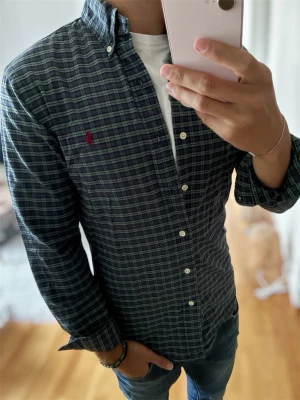 Rutig skjorta från Polo Ralph Lauren - Bra skick skriv vid funderingar!