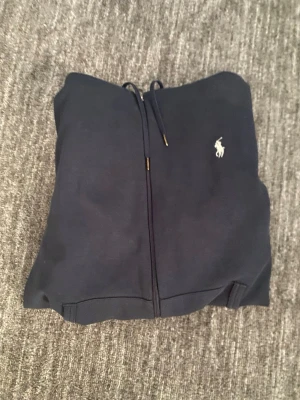Ralph lauren hoodie  - (Tvättas före den skickas)