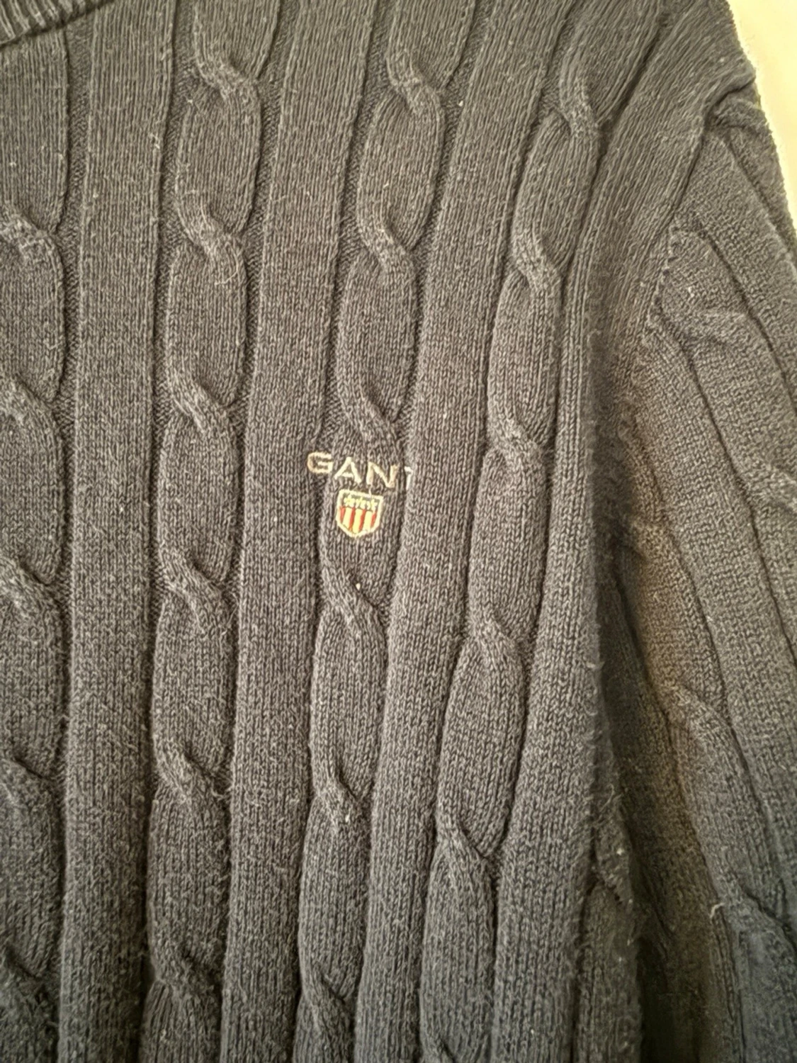Mörkblå kabelstickad tröja GANT - 1