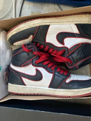 Nike Air Jordan 1 Retro High OG - Storlek 40.5 box ingår