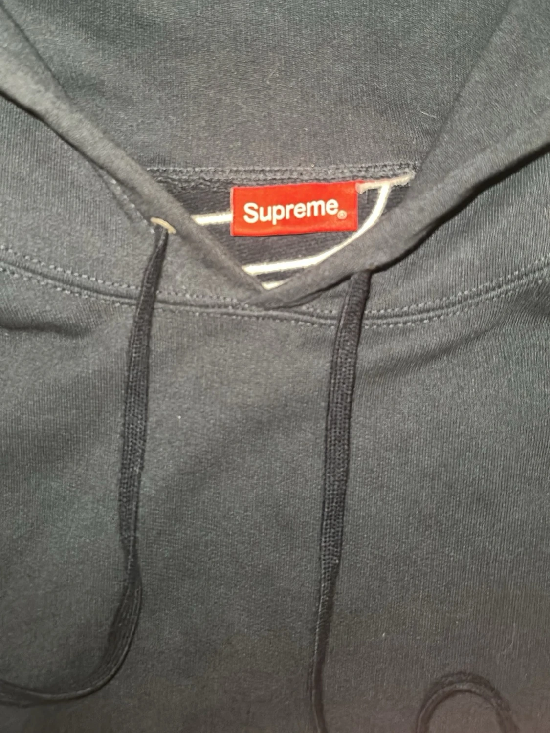 MÖRKBLÅ Supreme hoodie med stor logga på baksidan - 3