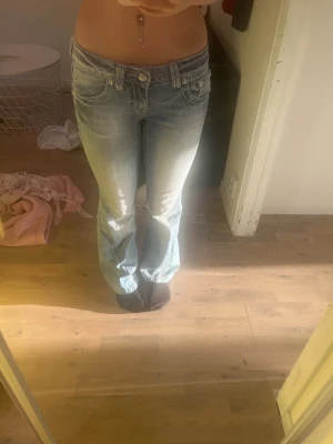 Miss Me jeans bootcut - Jättefina Miss Me jeans som är omsydda från skinny till bootcut (professionellt) Pris är diskuterbart!