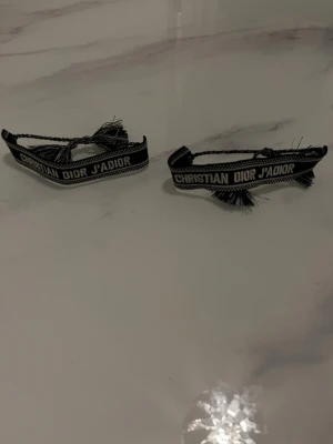 Fint armband - Fint armband, passar jätte bra till sommaren den är även justera den. 199kr st