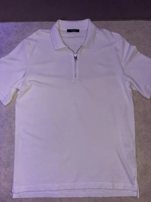 Pike tröja  - Säljer nu min pike tröja från Jack&jones då den aldrig andvänds har aldrig användigt den så den är helt ny ungefär den hänger bara i garderoben å tar plats skriv för mer info eller bilder!