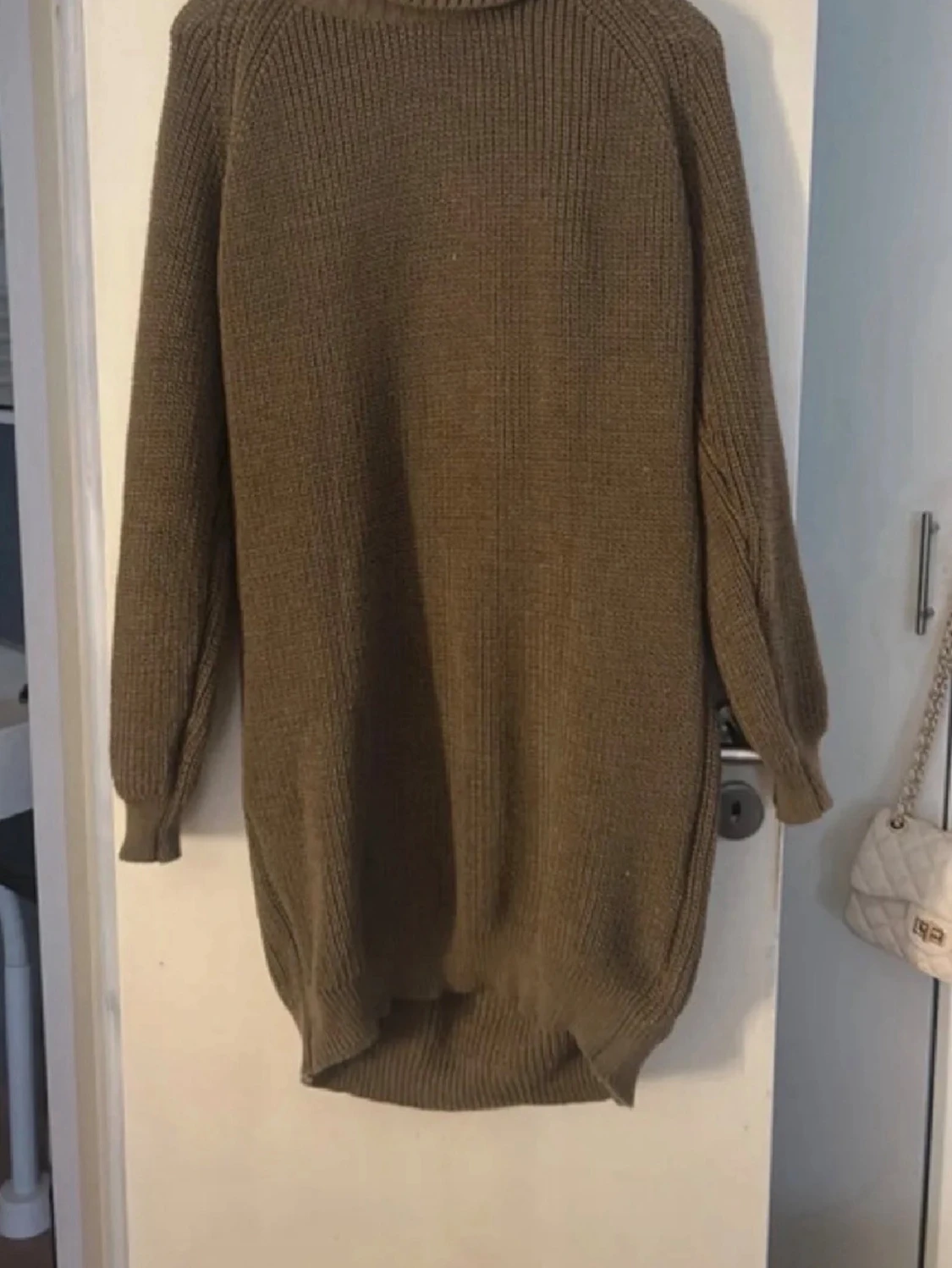 Olivgrön stickad oversized polotröja