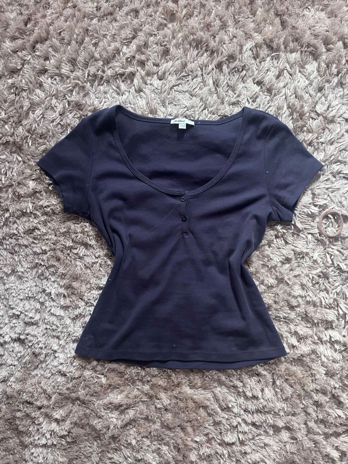 topp med knappar från Subdued