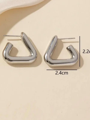 Silver örhängen, safira  - Säljer dessa jätte fina silver örhängen från safira . Aldrig använda, fick i julklapp men dem är inte riktigt min stil, pris går att diskutera, skriv för mer bilder på dem 🤍🤍