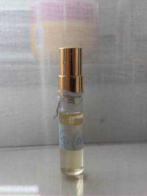 Estée Lauder Bronze Goddess Eau Fraiche - 4ml -  TOP NOTES Coconut MIDDLE NOTES Tiare Flower BASE NOTES Vanilla Amber Sandalwood  