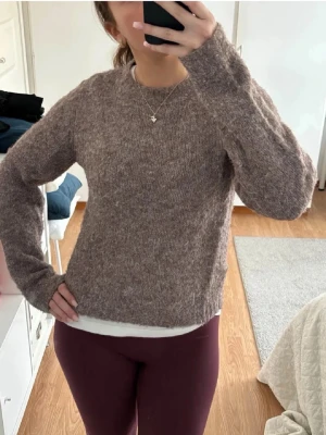 Stickad tröja  - Brun stickad tröja