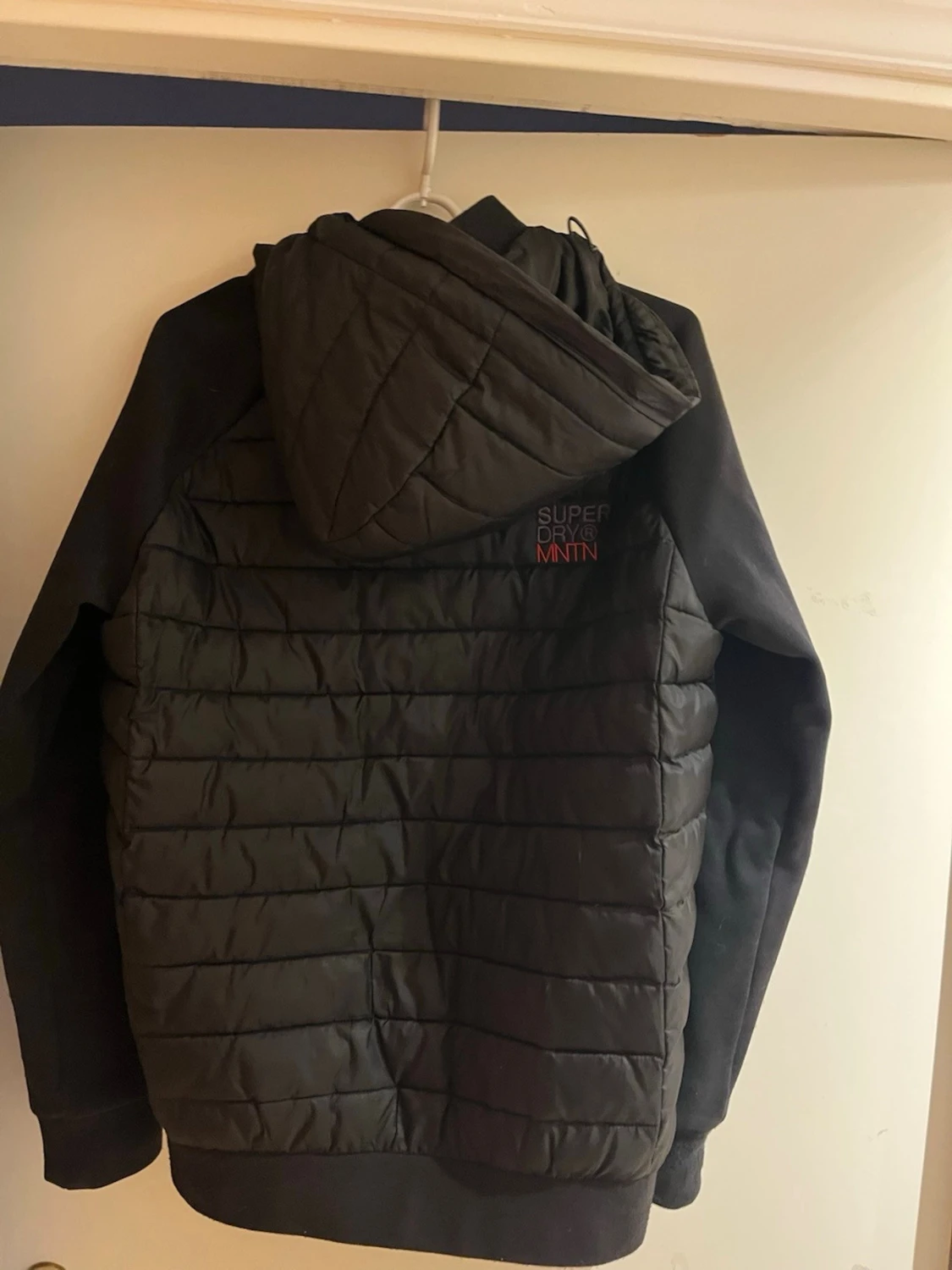 Svart pufferjacka från Superdry - 1
