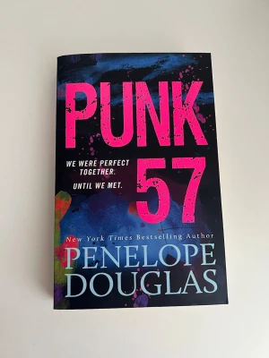 Punk 57 av Penelope Douglas - mycket bra skick, på engelska 