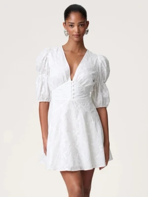 Adoore klänning - Säljer denna dina klänning från Adoore. Den är endast använd en gång och har inga fläckar. 