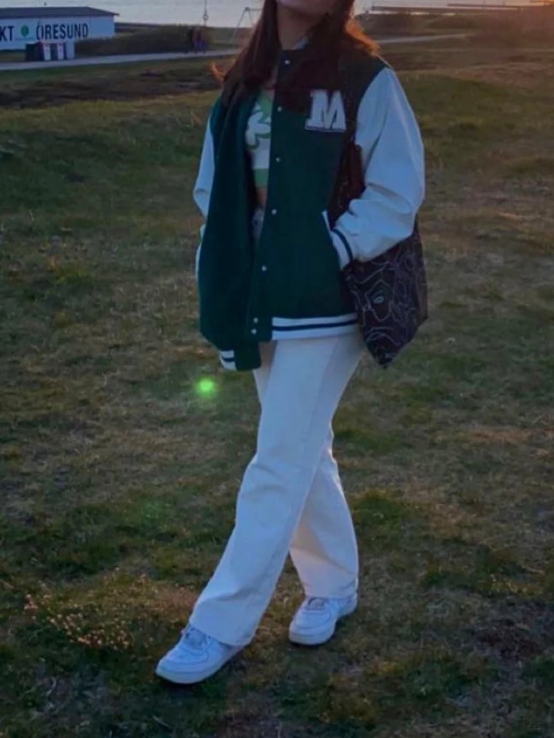 Grön och vit collegejacka från H&M med detaljer   - 1