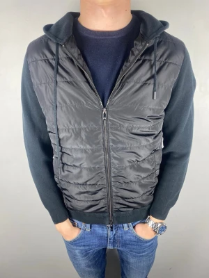 Massimo Dutti cardigan  - Size M | Mycket bra skick | Modellen är 184, 74 kg | Hör av dig vid frågor!