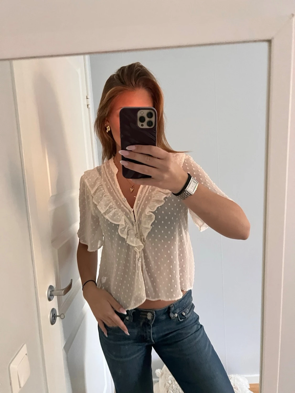 Vit blus med volang  - 1