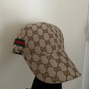  keps med GG-mönster - Säljer nu min keps eftersom ej använder längre