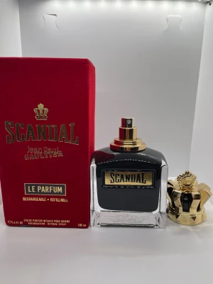 Scandal Le Parfum Jean Paul Gaultier - Helt oanvänd 100ml manlig parfym. Vid frågor är det bara och fråga. Priset är aldrig hugget i sten Paket erbjudande är möjligt Svarar och fraktar inom 12h