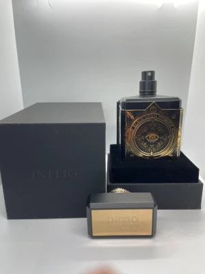 Initio Oud for Greatness parfym - Helt oanvänd 100ml manlig parfym. Vid frågor är det bara och fråga. Priset är aldrig hugget i sten Paket erbjudande är möjligt Svarar och fraktar inom 12h
