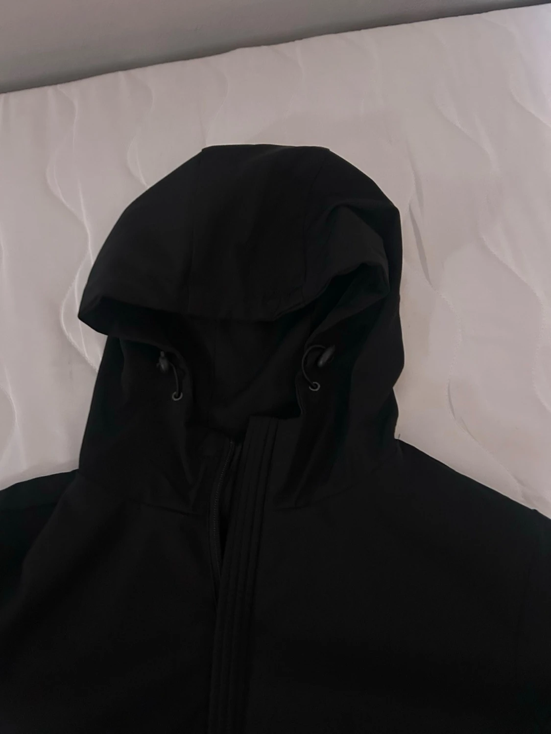 Svart vindjacka med huva - 2