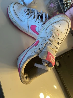 Skor Nike - Nike skor ganska slitna storlek 36,5