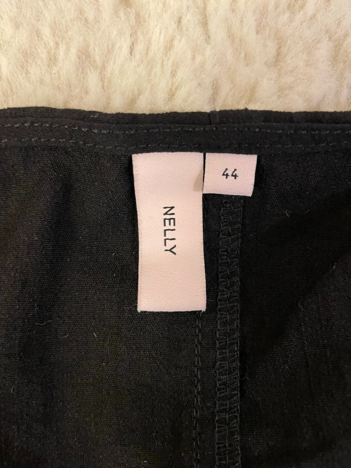 Svart blus med puffärmar - 4