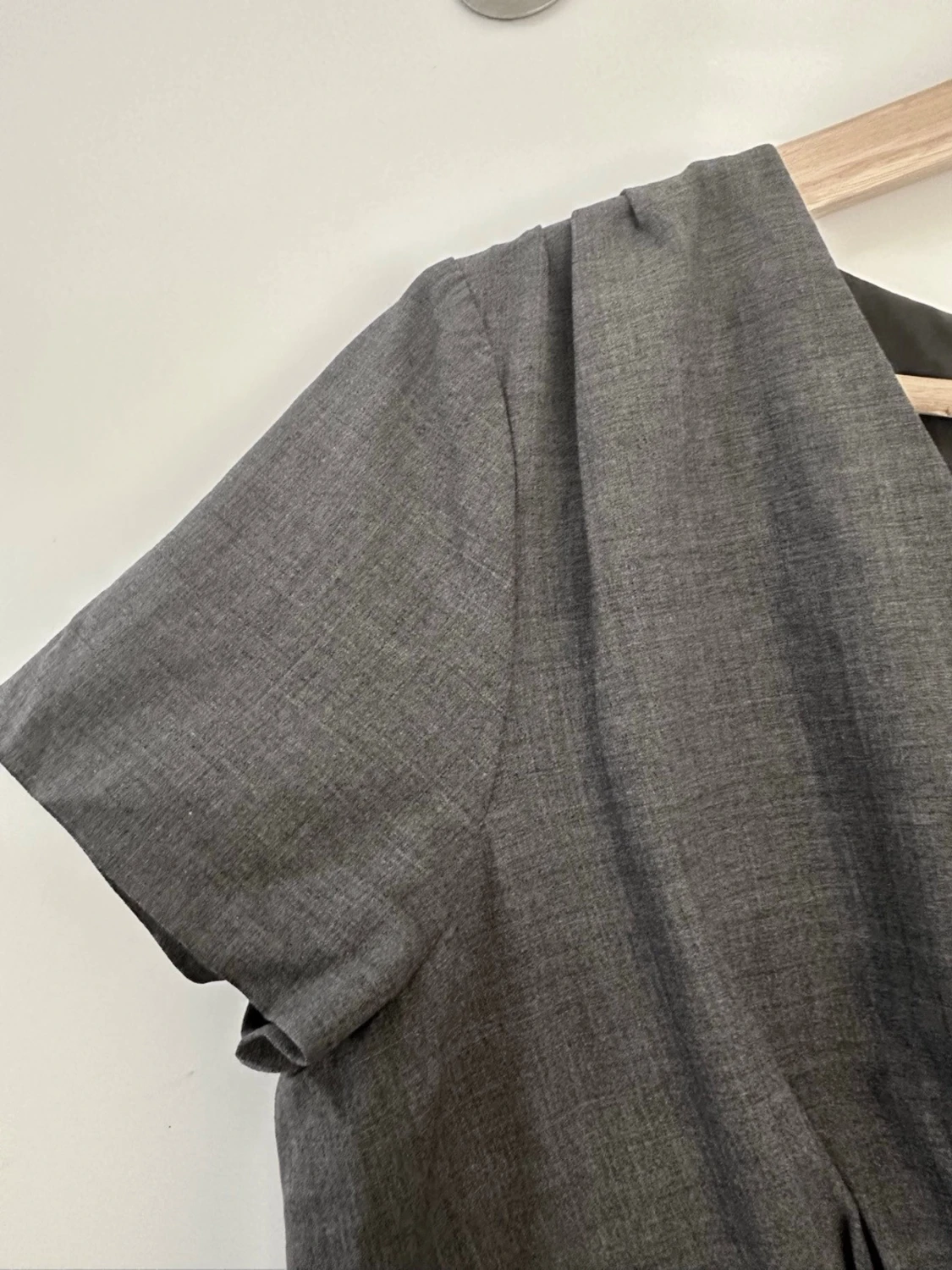 Banana Republic grå figursydd klänning, 95% ull, storlek L - 4