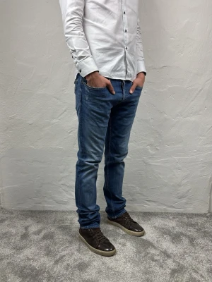 Replay jeans  - Ett par riktigt snygga jeans från Replay i storlek W36 L36 i modellen Newbill