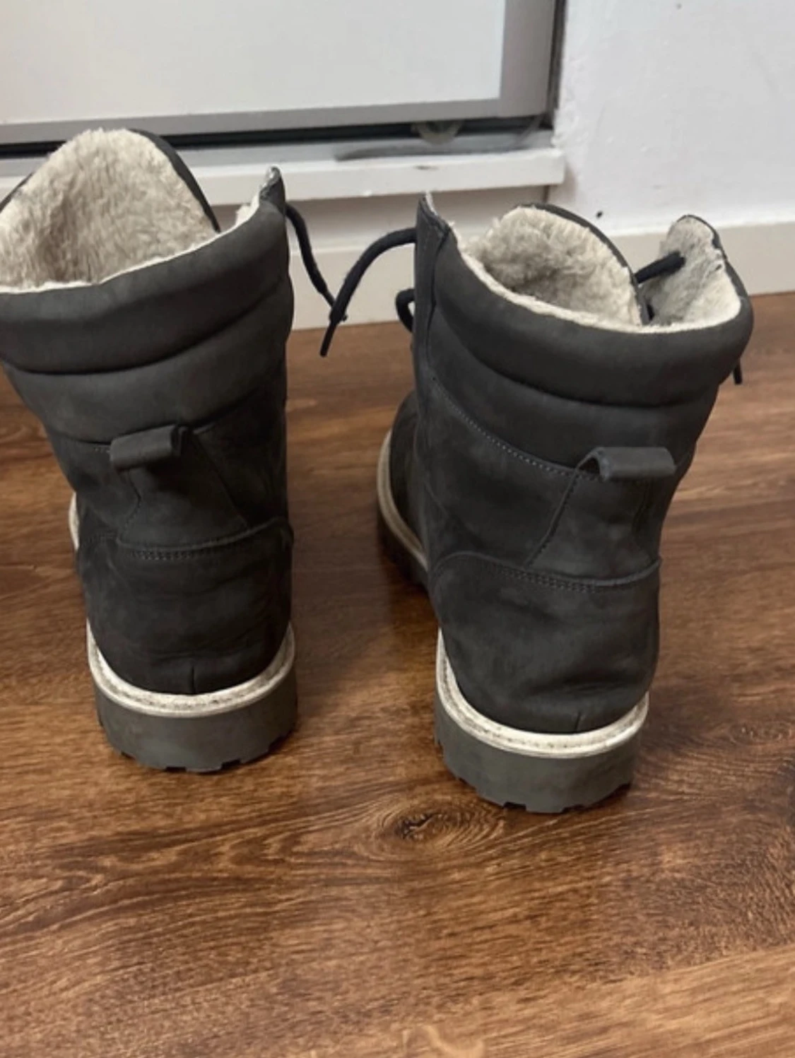 Svarta fodrade kängor med grov sula - 4