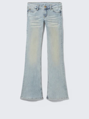 Ljusblå bootcut jeans med slitningar - Säljer ett par ljusblå cheap Monday jeans i storlek 23/30. Det är i jätte fin skick och är nästan aldrig använda❣️