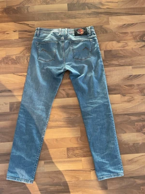 Jacob Cohën Limited Edition 622 - Säljer dessa feta Jacob Cohën jeansen i modellen Limited Edition 622 W32! Hör av dig vid frågor eller funderingar!