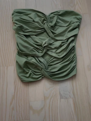 Grön topp - Snygg grön bandeau topp