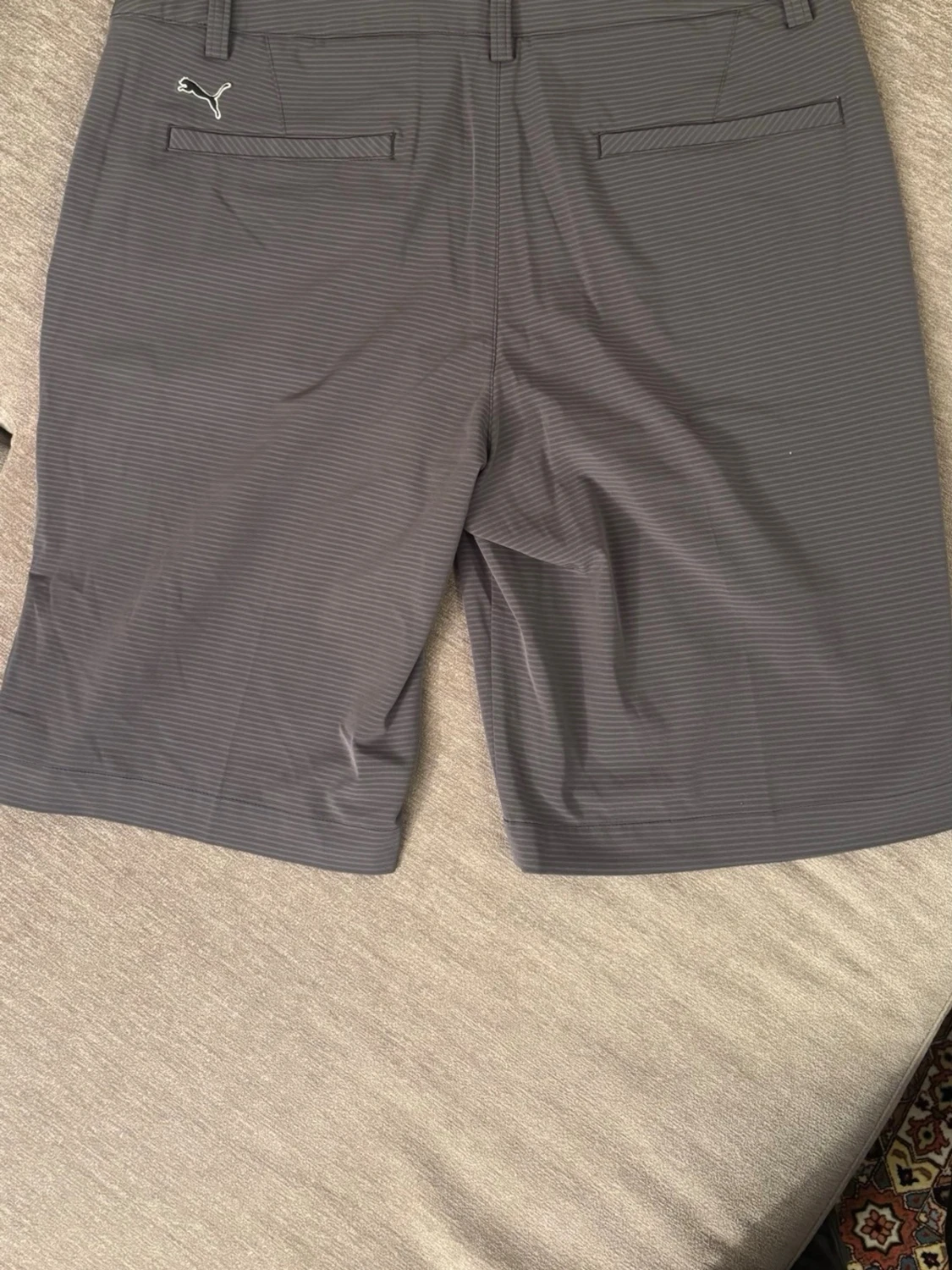 Grå randiga shorts från Puma - 2