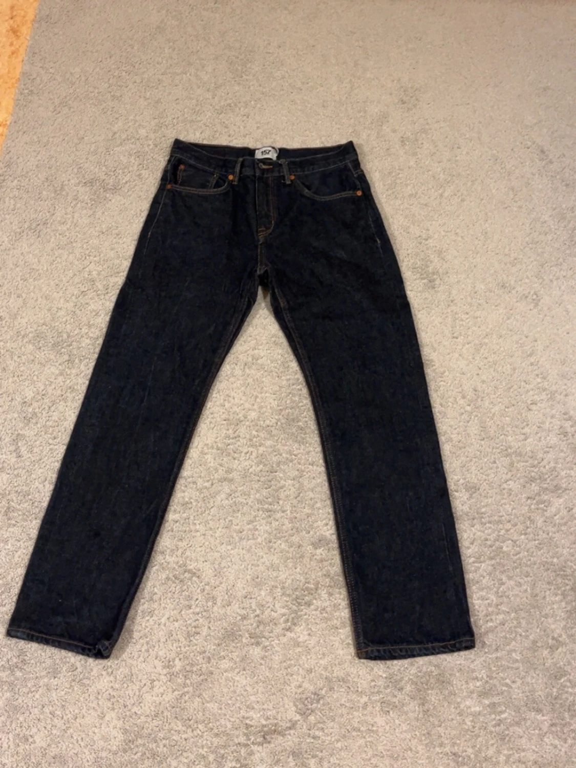 Mörkblå raka jeans