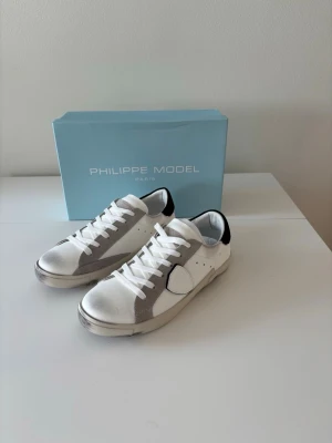 Philippe model  - Tjena säljer dessa nya Philipe model skor. Kvalité 10/10✨om ni har några frågor ställ dom gärna. 