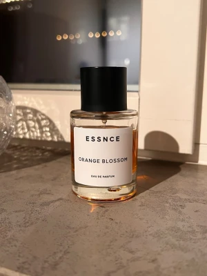 ESSNCE Orange Blossom - Unik och söt Eau de Parfum från ESSNCE. Har förvarats svalt och mörkt i garderob.
