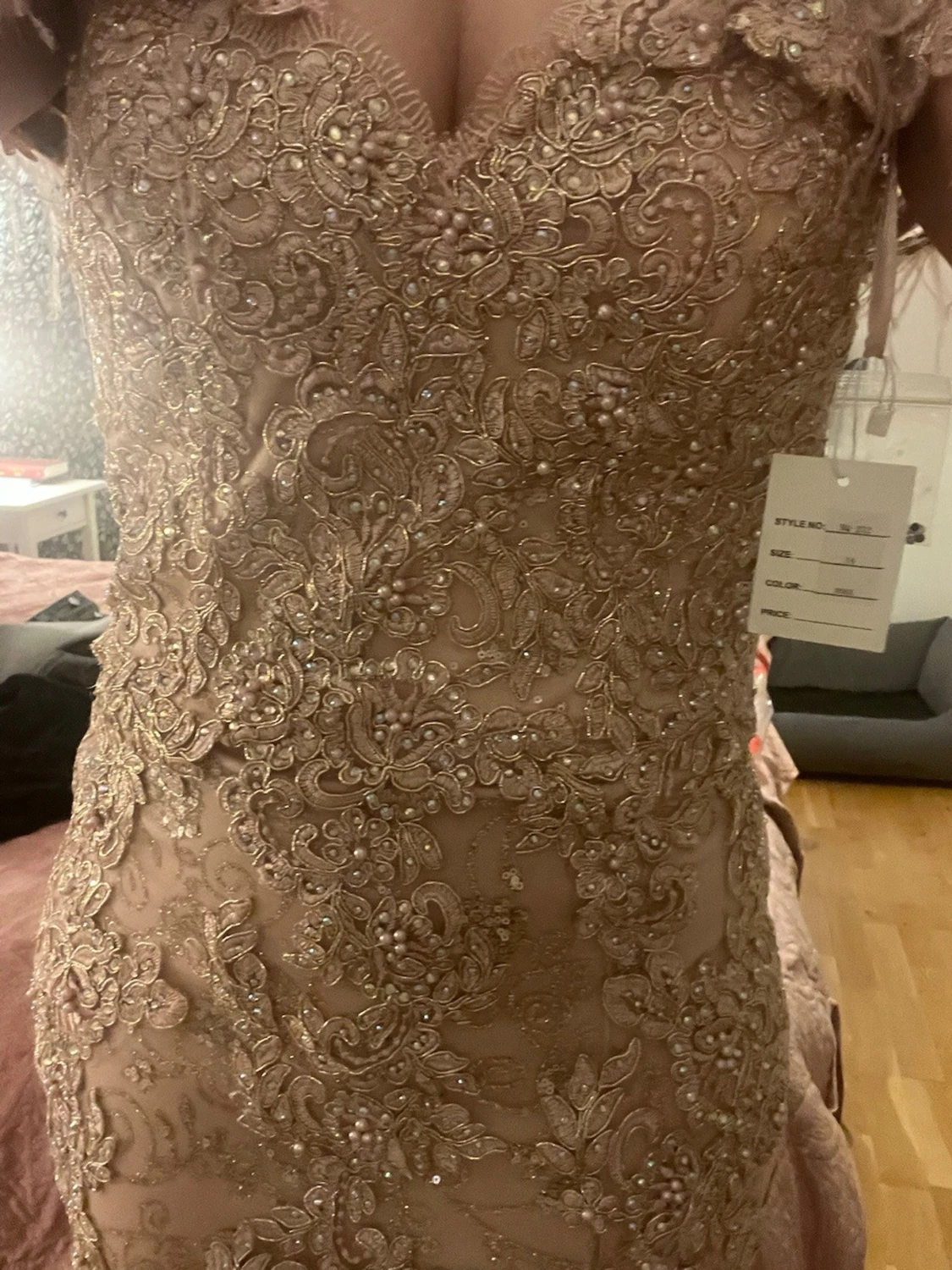 Champagnefärgad långklänning med spets - 4