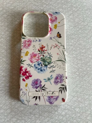 Mobilskal ideal of sweden - Använt men i fortfarande väldigt bra skick.  Till iPhone 15 PRO