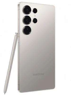 S25 ULTRA 512gb - Snygg Samsung Galaxy Android-telefon i silver med stilren design och fyra stora kameralinser på baksidan. Telefonen har en matt finish och levereras med en matchande S Pen för smidig användning. Perfekt för dig som gillar både teknik och kreativitet.