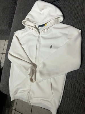 Ralph Lauren kofta  - Använts ett par gånger men det finns en liten fläck men syns knappast 