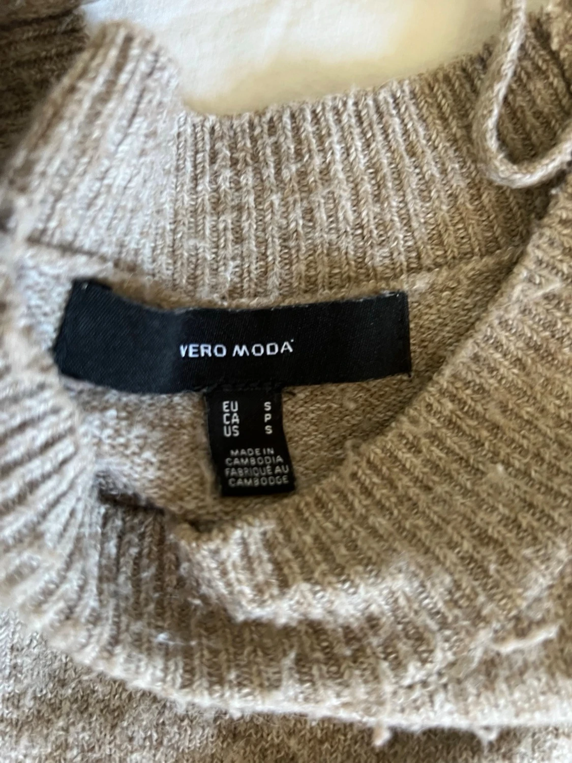Beige stickad tröja från Vero Moda - 1