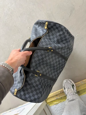 LV väska - LV väska, använd men i bra skick