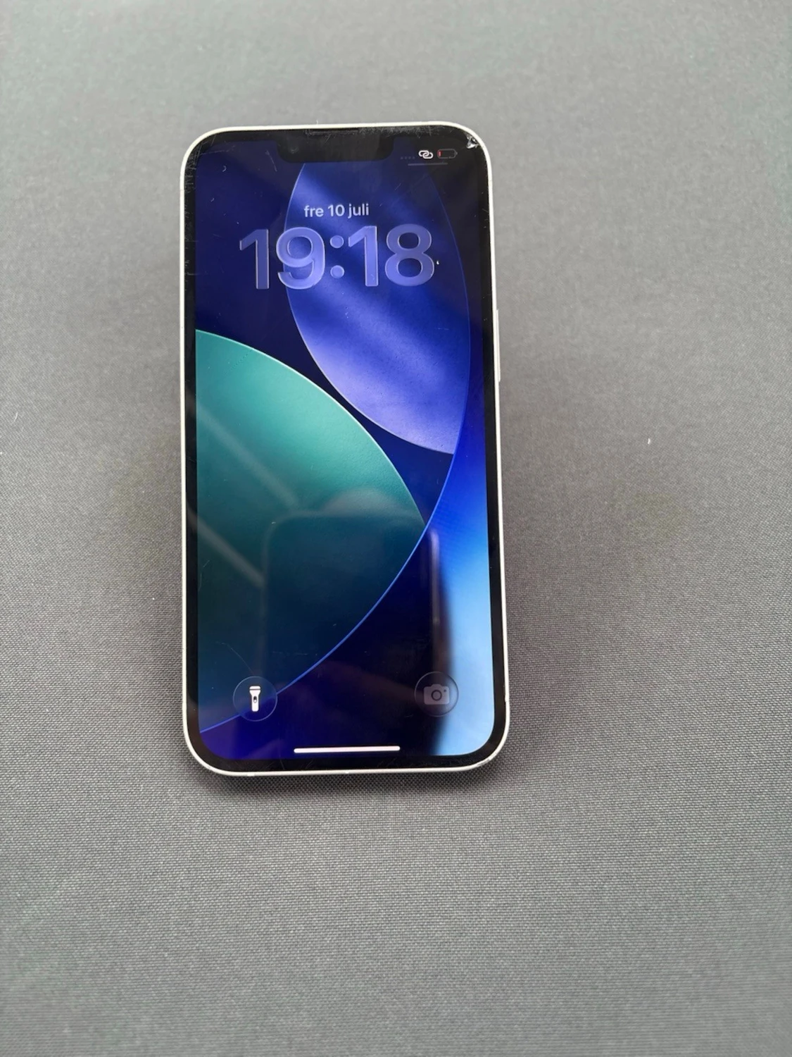 Vit iPhone 13