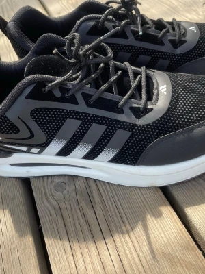Adidas’s  - Storlek 43