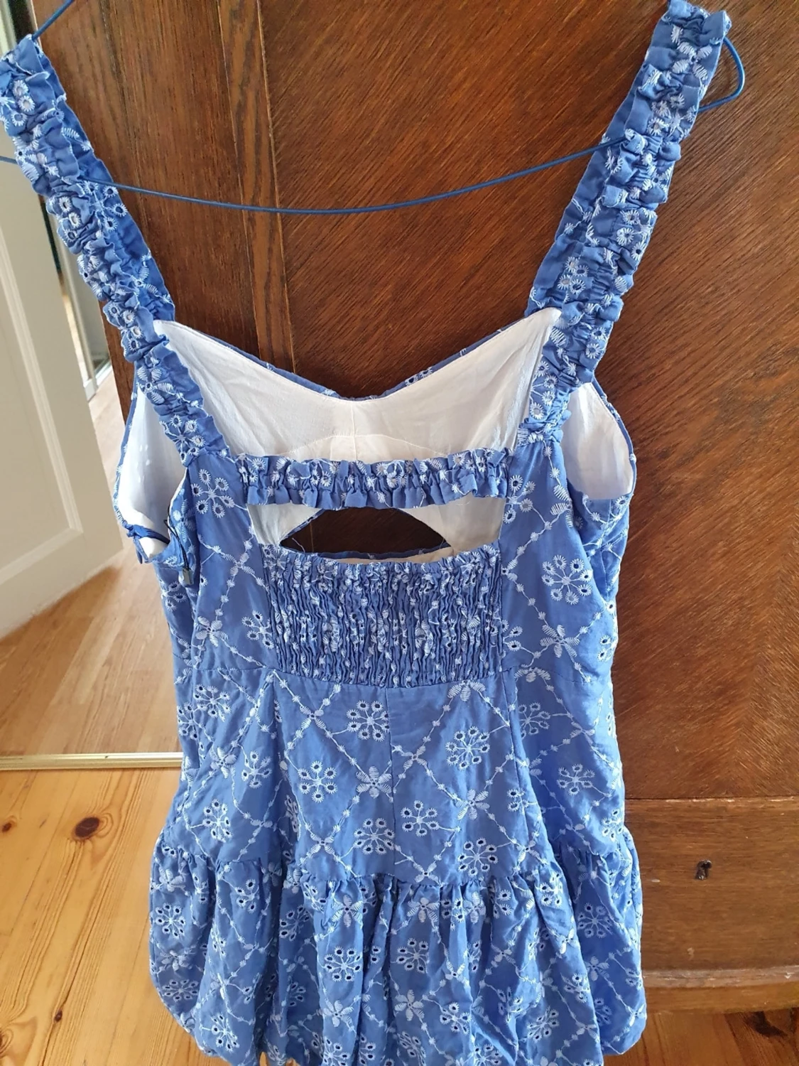 Blå broderad sommarklänning - 2