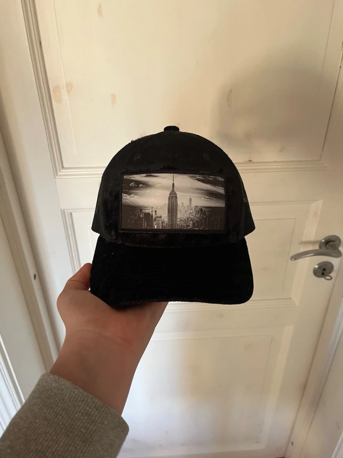 Svart keps med New York-motiv